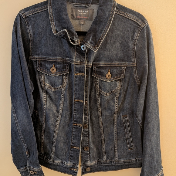 torrid Jackets & Blazers - NWT! 🧵Torrid Denim Jacket🌇💙 SIZE 14/16
